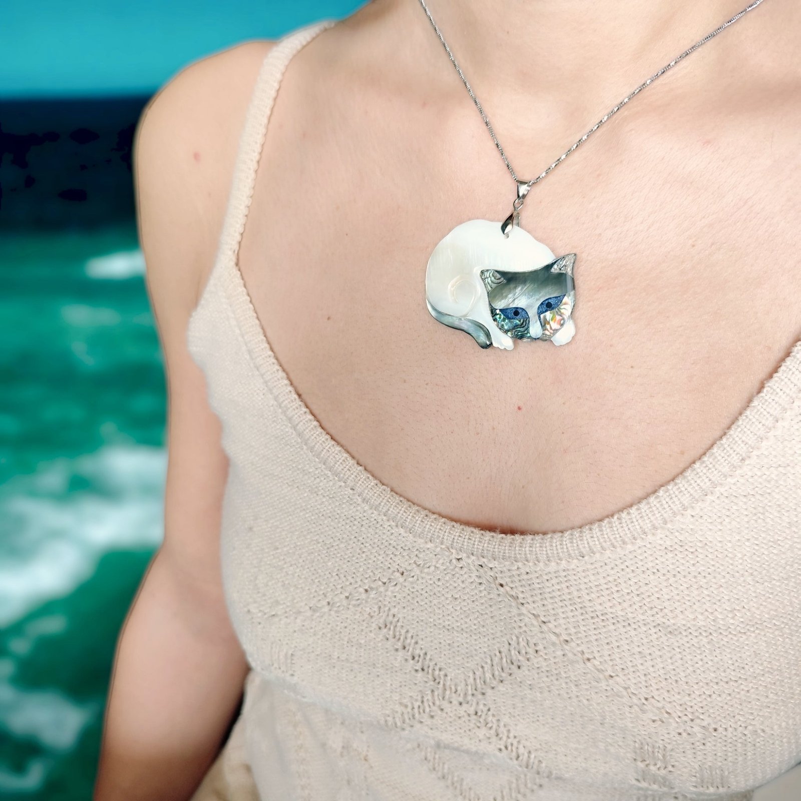 1737323625442 collar de gato hecho de nácar y cadena de acero inoxidable