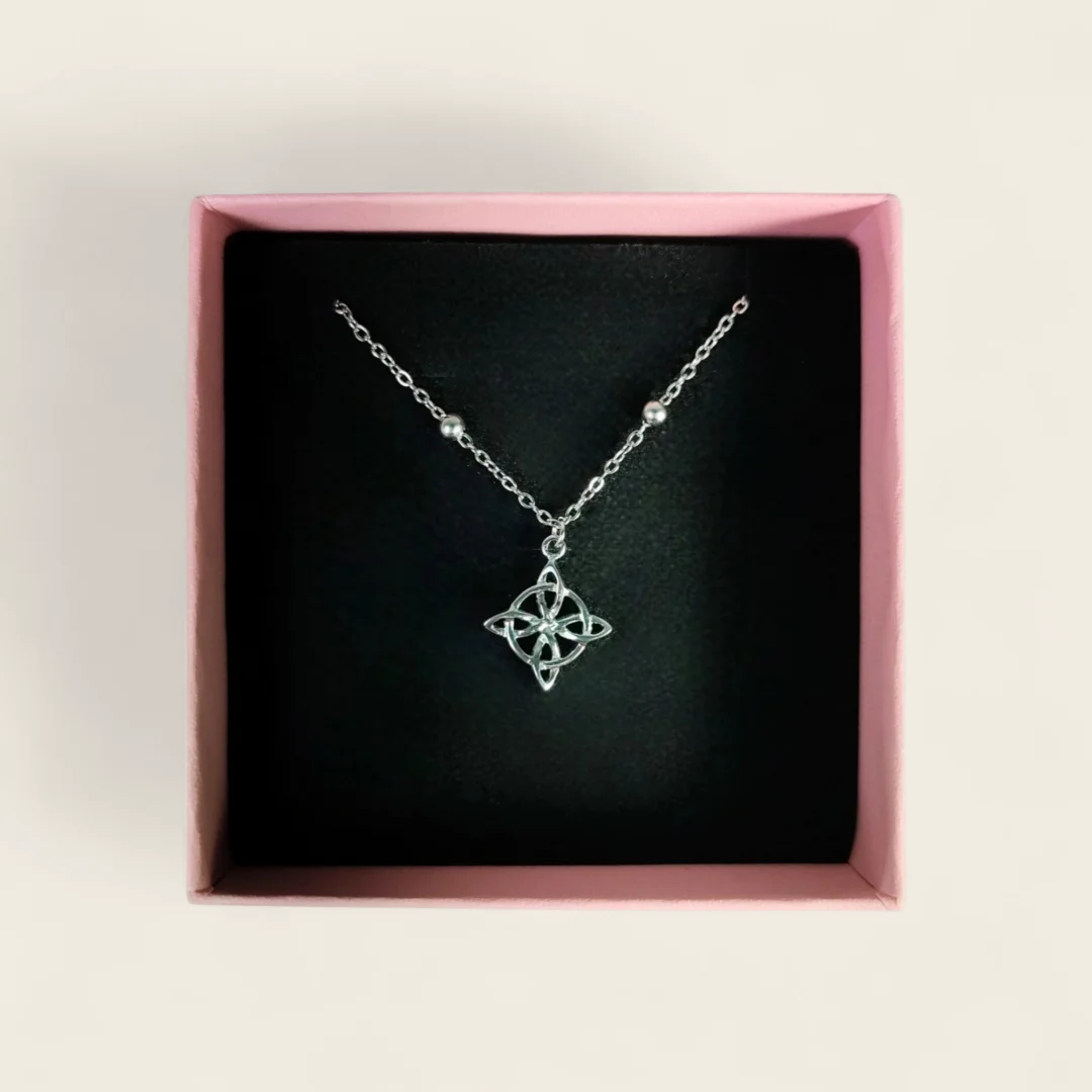 Collar de nudo de bruja pequeño