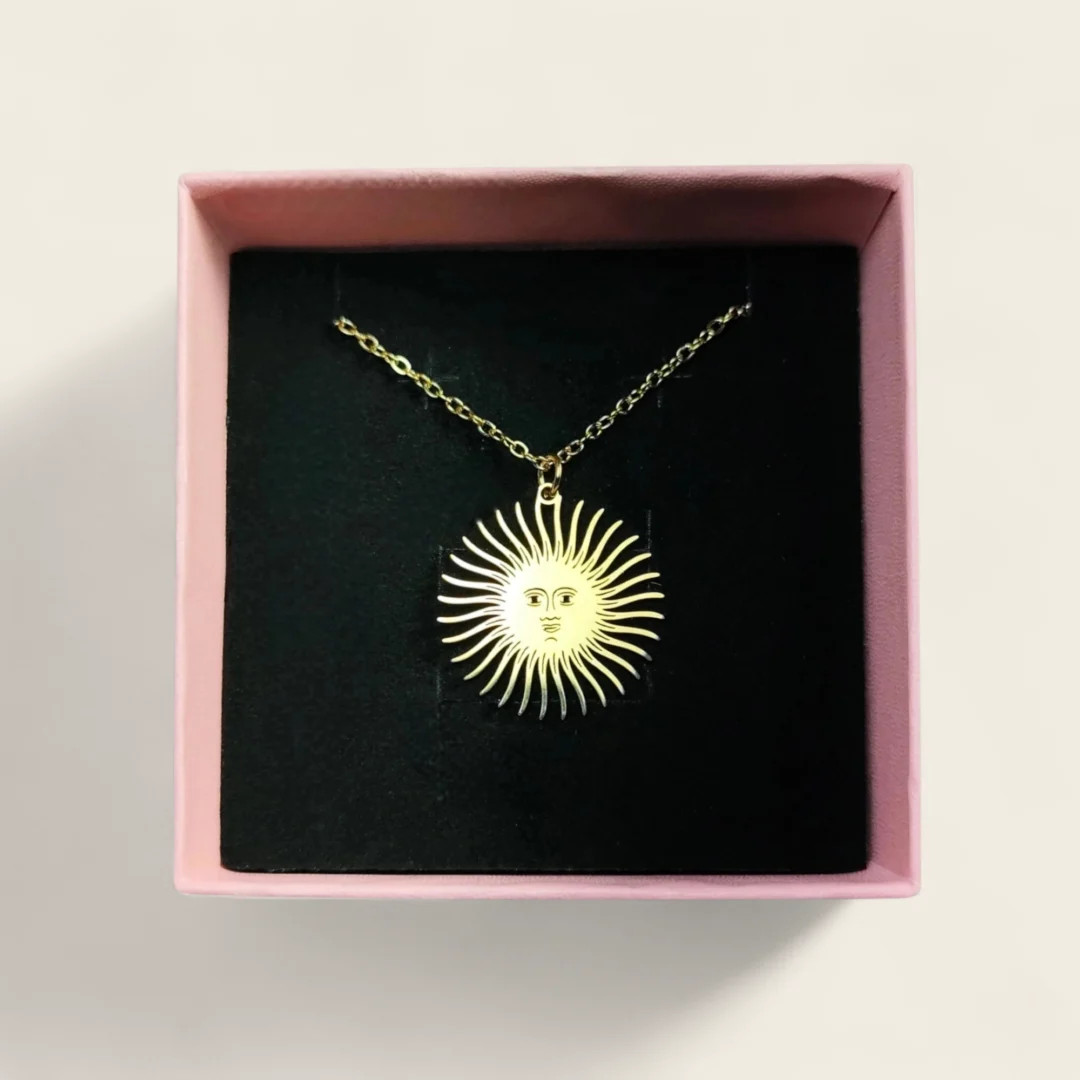 Collar mujer dorado en forma de Sol