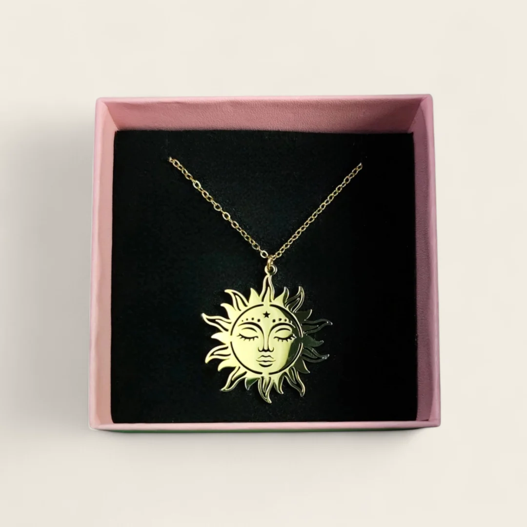 Collar dorado mujer en forma de sol