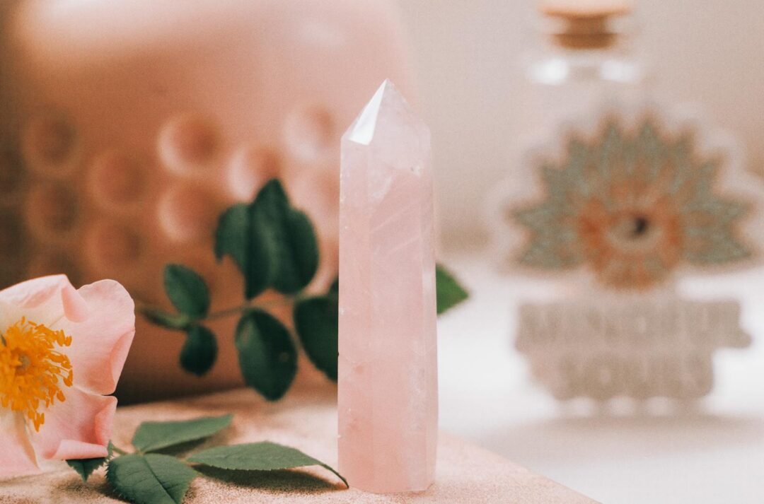 Cuarzo rosa propiedades: la piedra del amor que transforma tu energía y emociones 3 propiedades del cuarzo rosa