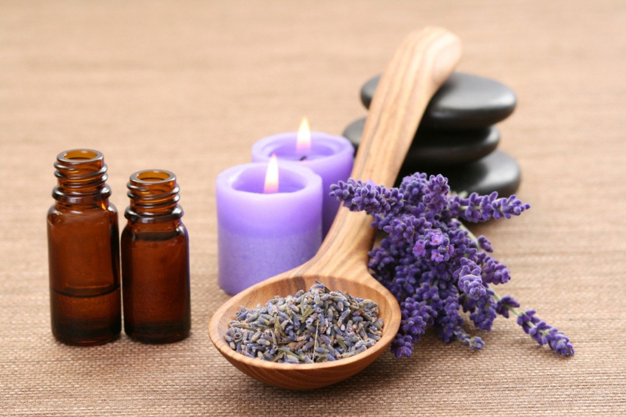 Aceite Esencial de Lavanda: Guía completa sobre sus Beneficios en Aromaterapia