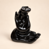 Escultura de mano negra con cuenco floral
